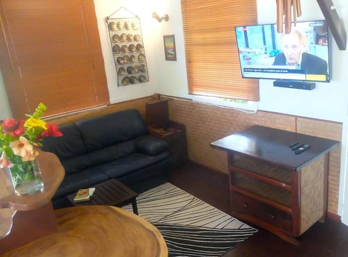 Location de vacances pour 4 personnes, avec piscine ainsi que terrasse et vue dans Papeari