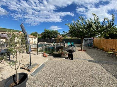 Location de vacances pour 12 personnes, avec piscine ainsi que terrasse et jardin, animaux acceptés à Lapalud - 2