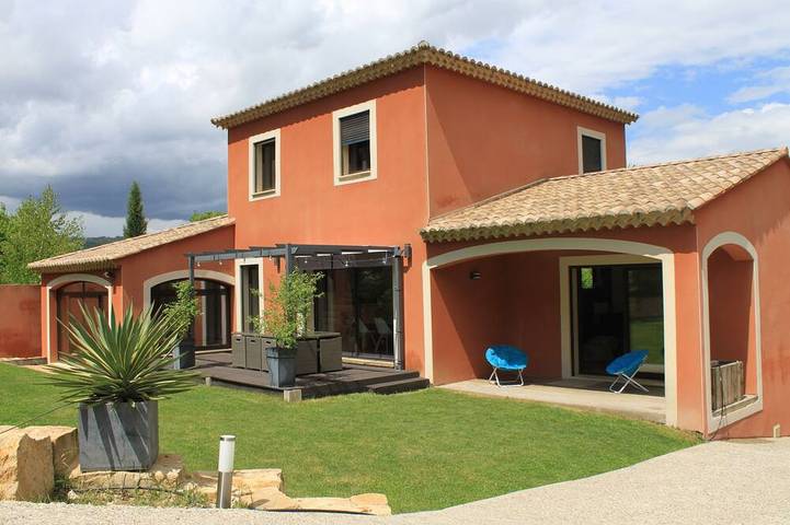 Location de vacances pour 12 personnes, avec jardin et terrasse à Entrechaux