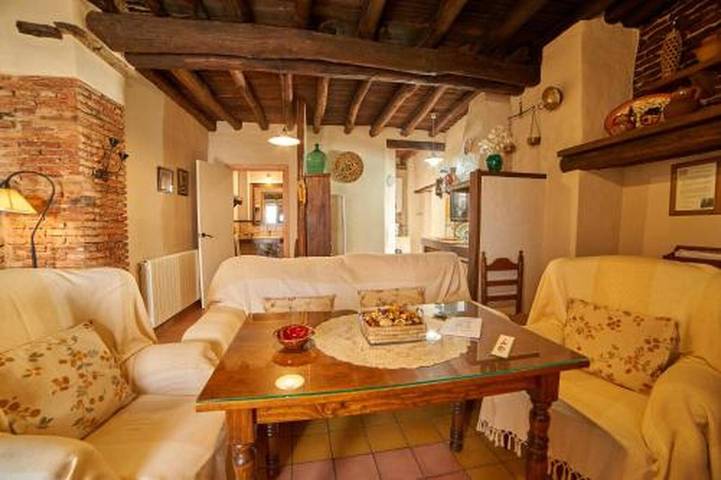 Casa rural 'El Zarzo' con vistas a la montaña, terraza compartida y Wi-Fi in Fuenteheridos, Sierra de Aracena y Picos de Aroche
