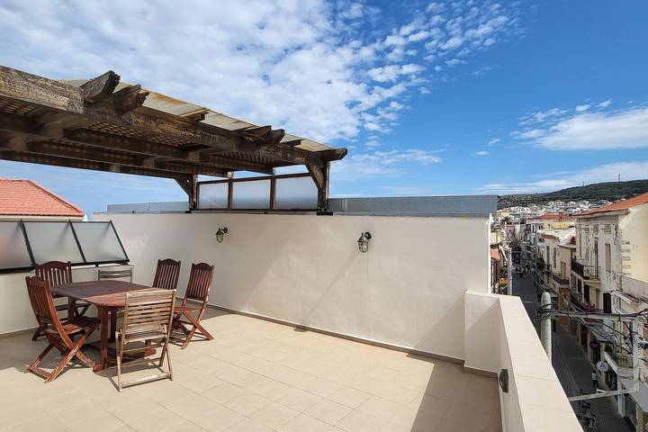 Geheel appartement, Vakantieappartement voor 6 personen met terras in Rethymno (City), Rethymno en omgeving
