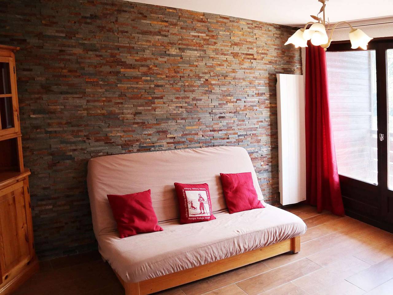 Entire apartment, Renovated apartment for 6, ski-in/ski-out in Les Orres, Écrins National Park