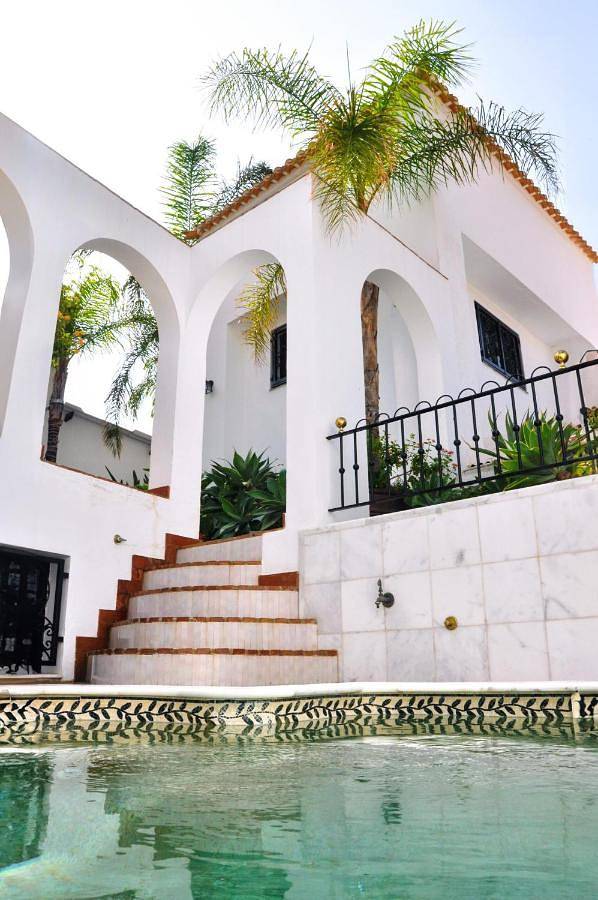 Parque de vacaciones para 16 personas, con piscina además de vistas y jardín en Provincia de Granada