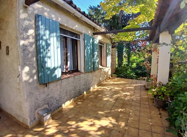 Gîte pour 6 personnes, avec piscine ainsi que jardin et terrasse, animaux acceptés à Lacoste - 4