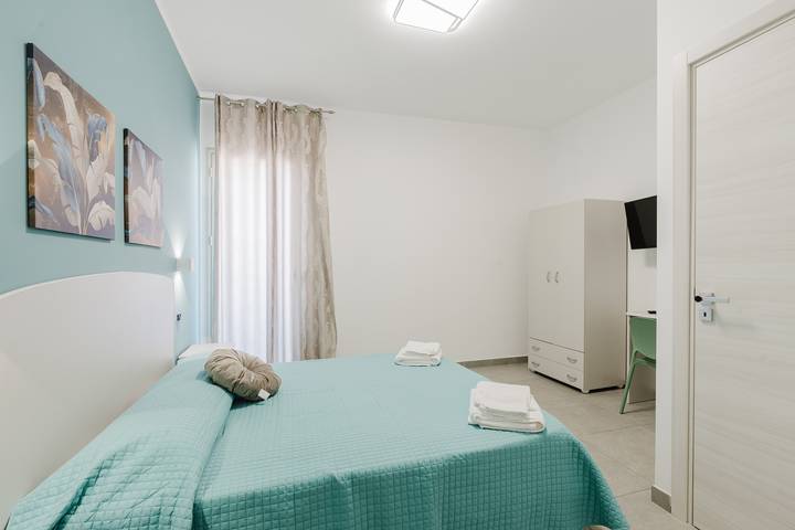 Bed and Breakfast Champagneria "Room 2" with Shared Terrace, Wi-Fi and Air Conditioning in Castelvetrano, Castelvetrano (Municipality)