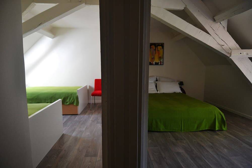 Fully renovated 4P gîte with view on the pool in Souillac, Lot