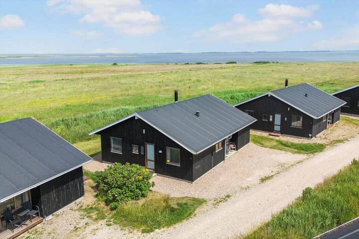 Ferienhaus für 8 Personen, mit Sauna und Whirlpool sowie Terrasse in Thorsminde