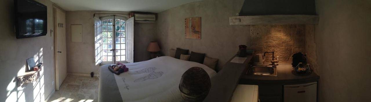Location de vacances pour 2 personnes, avec piscine et sauna ainsi que jardin et jacuzzi à Trets