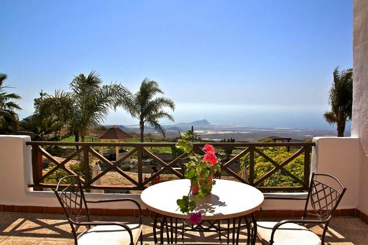 Casa de campo para 3 personas, con Jacuzzi y Terraza además de Jardín y Piscina en San Miguel de Abona