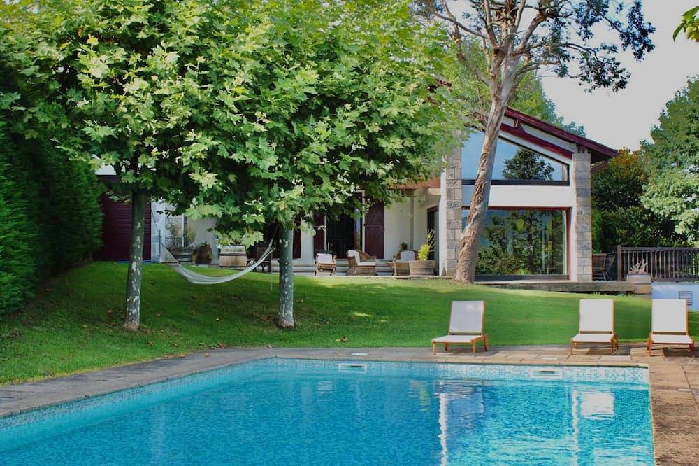 Somptueuse villa Basque avec vue sur la Rhune et grand jardin in Urrugne, Région de Bayonne