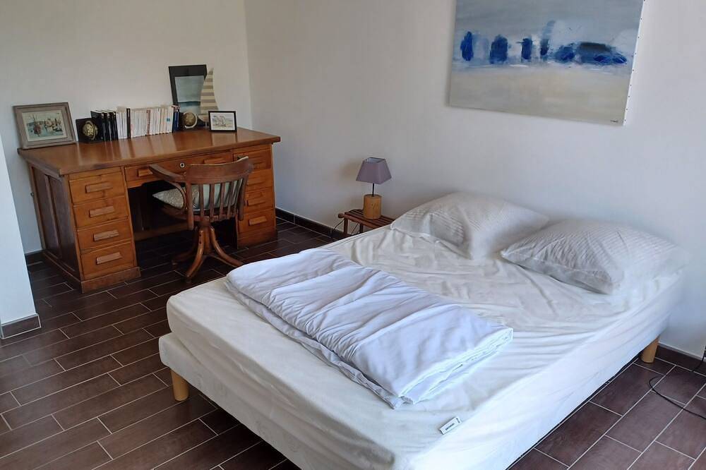House near the beach with a hot tub in Lingreville, Coutances und Umgebung