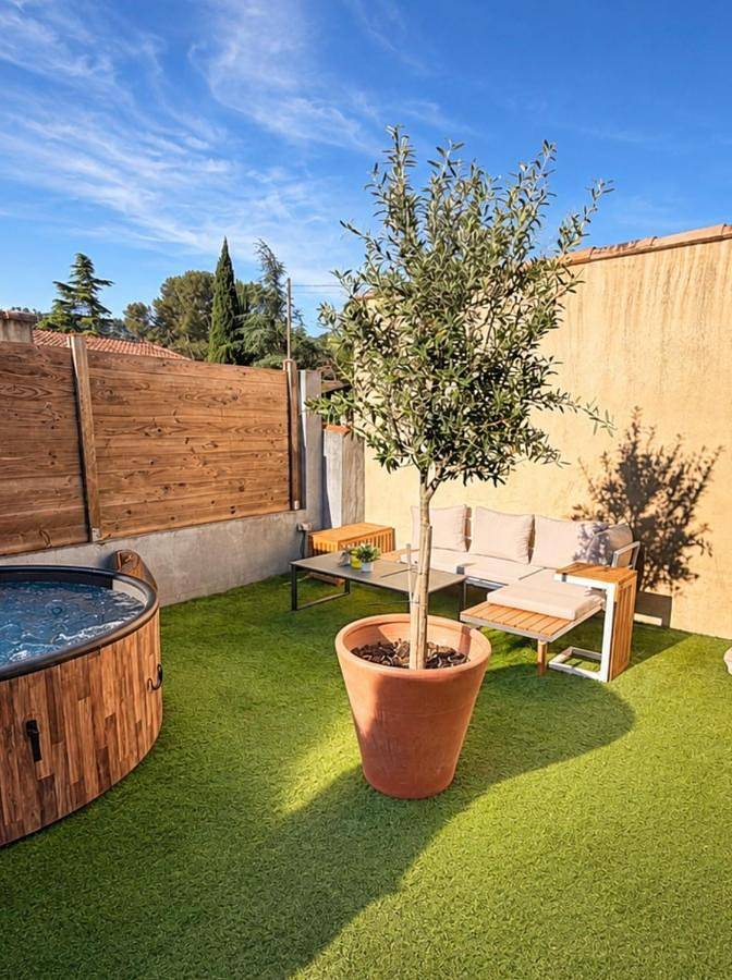 Villa pour 4 personnes, avec jardin ainsi que jacuzzi et terrasse à Aubagne