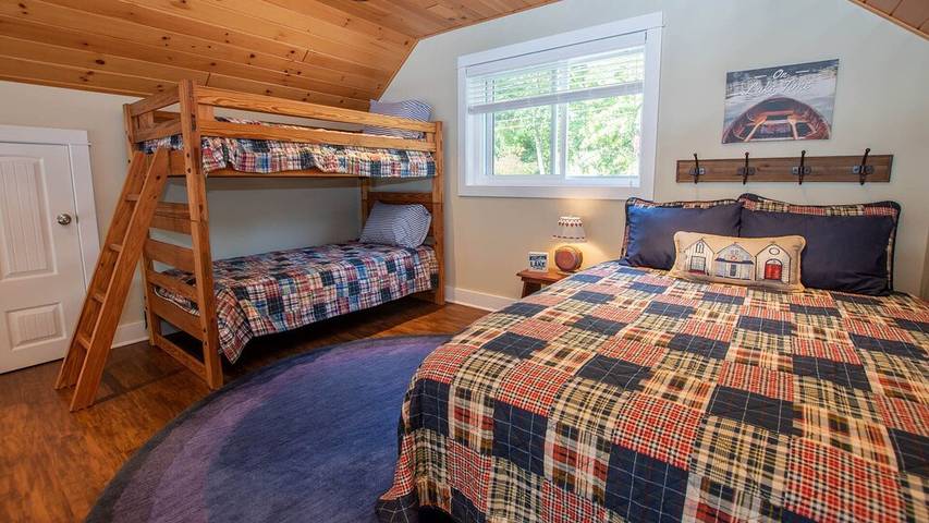 Vacation rental for 8 people, with hot tub and balcony in Keuka Lake
