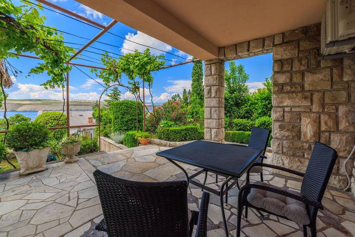 Apartament wakacyjny dla 2 osób, z Taras i Ogród w Jadranovo
