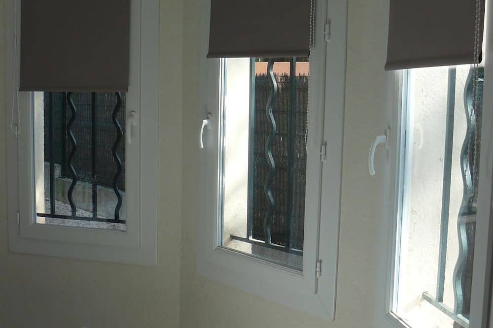 Appartement entier, Appartement 2 chambres, villa de charme à 50m de la plage / wifi-climatisation in Roquebrune-sur-Argens, Région de Draguignan