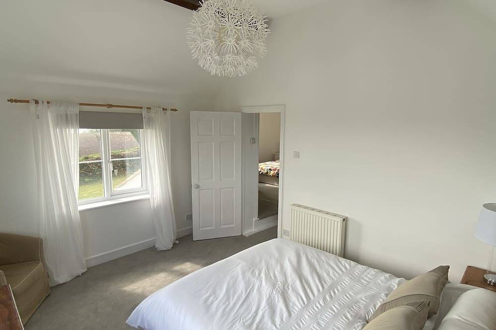 Cottage with sea and countryside views - sleeps 6 in Charmouth, Dorset