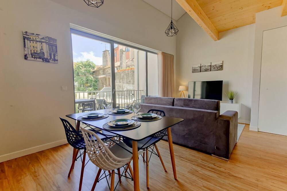 Coutinho's Apartment - City Centre Apt with Balcony, foto 7