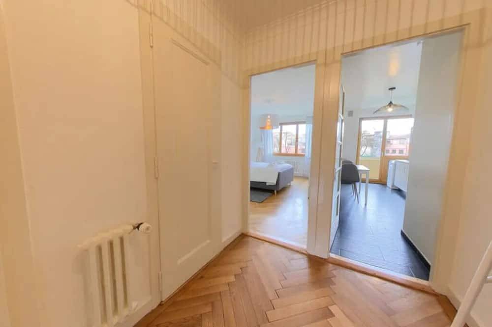 Ganze Wohnung, Spacious 1-Bedroom Apartment w/River Views & Balcony - Jonction District in Genf, Genfer See