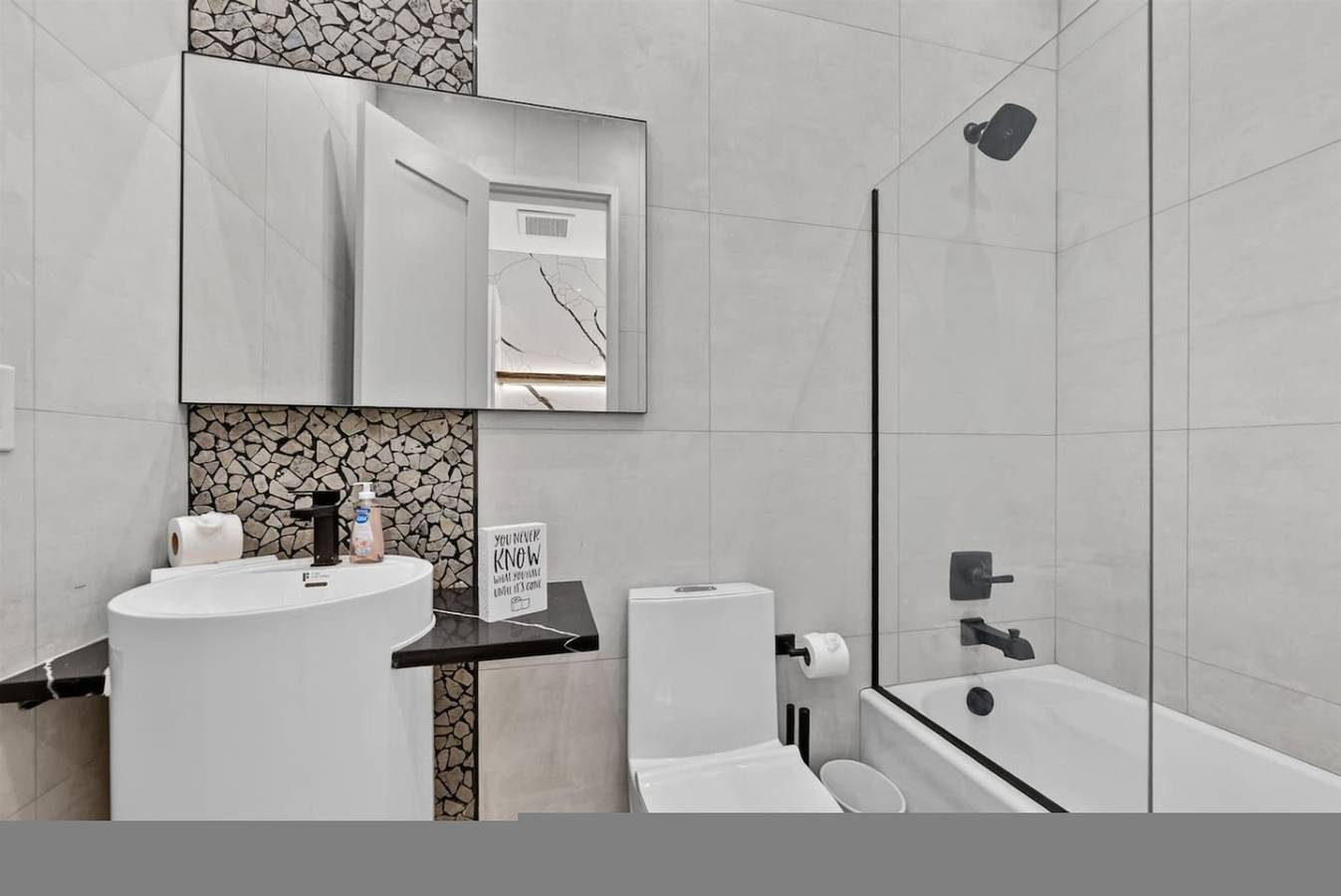 Apartamento entero, Calm Boutique Farm Studio beside the Lakefront in Condado de Orange (NY)