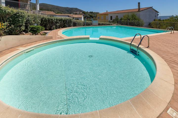 Location de vacances pour 5 personnes, avec jardin et bassin pour enfant à Badesi - 2