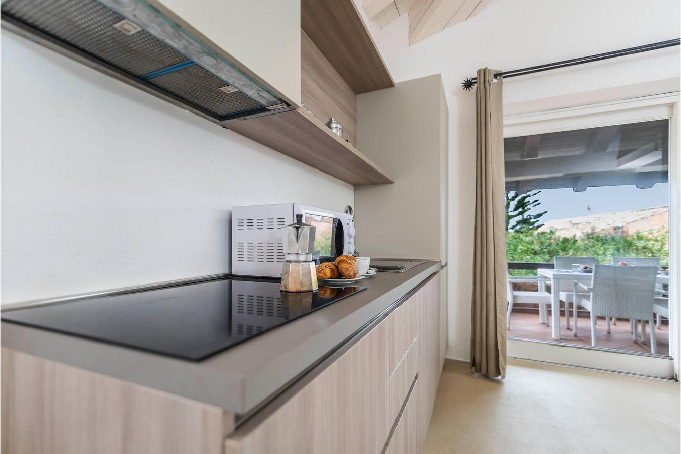 Entire apartment, Luxury Beachside Apartment with Pool & Parking in Porto Rotondo, Costa Smeralda