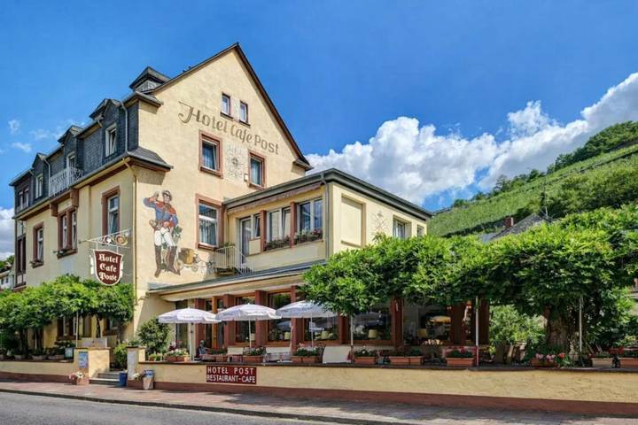 Hotel, mit Terrasse