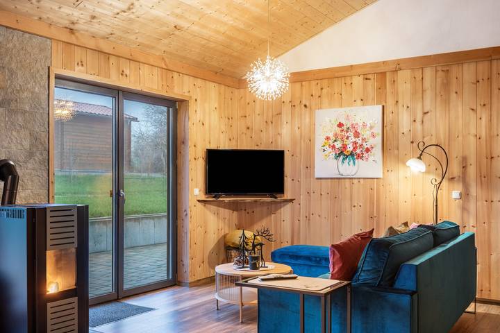 Ferienhaus 'Vogelsberger Zirbenstüberl' mit Bergblick, Wlan und Klimaanlage in Herchenhain, Grebenhain