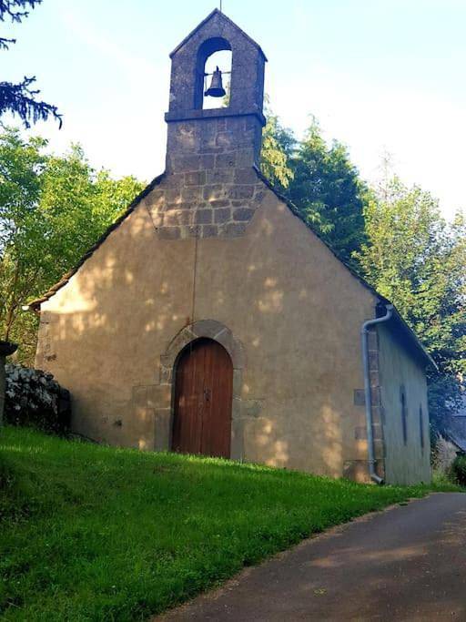Location de vacances pour 12 personnes, avec jardin ainsi que vue et terrasse à Tauves - 2