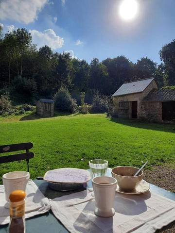 Gîte pour 8 personnes, avec terrasse et jardin, animaux acceptés à Jugon-les-Lacs