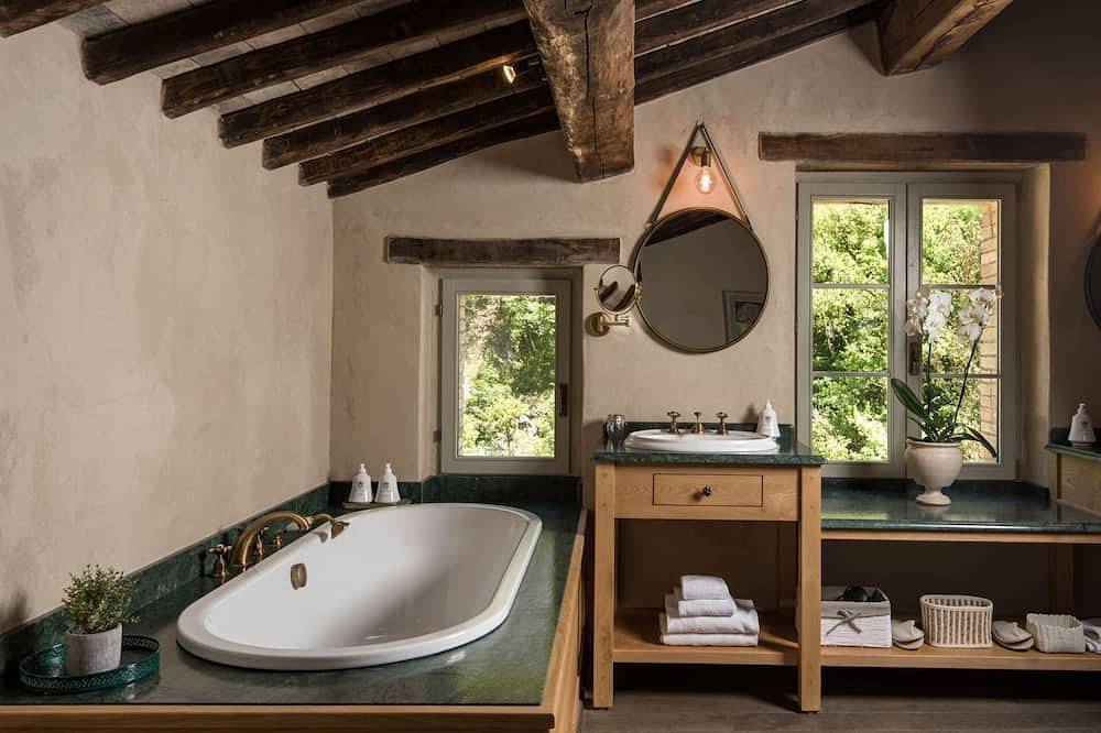 Luxury villa in splendid secluded location with private spa and pool. in Perugia, Perugia Province