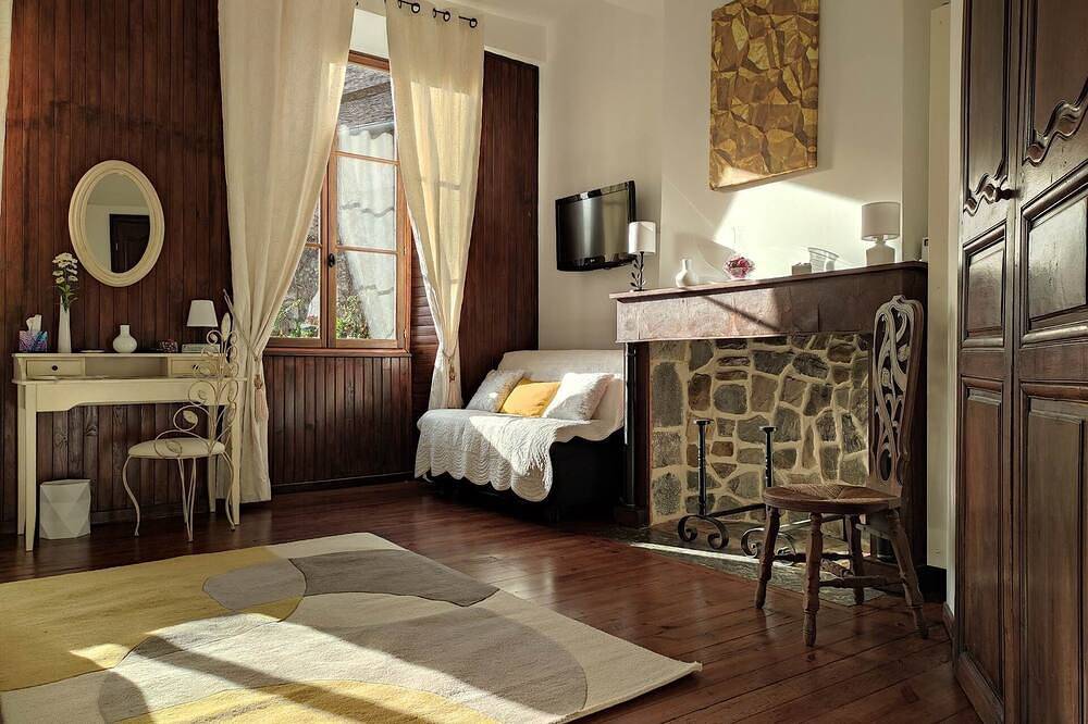 Apartamento entero, Baretous Habitación in Oloron-Sainte-Marie, Béarn