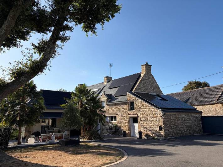 Maison d’hôte, avec Jacuzzi et Terrasse ainsi que Jardin et Piscine à Péaule
