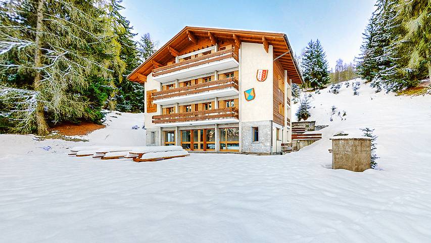 Location de vacances pour 52 personnes, avec terrasse et vue à Veysonnaz