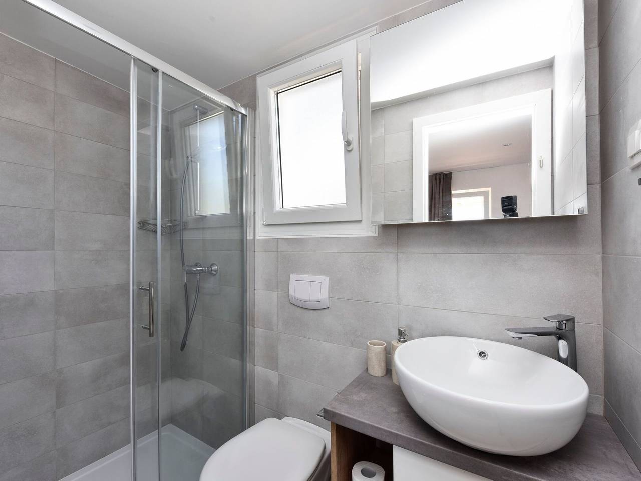 Ganze Wohnung, Mobilheim direkt am Strand in Ugljan, Insel Ugljan