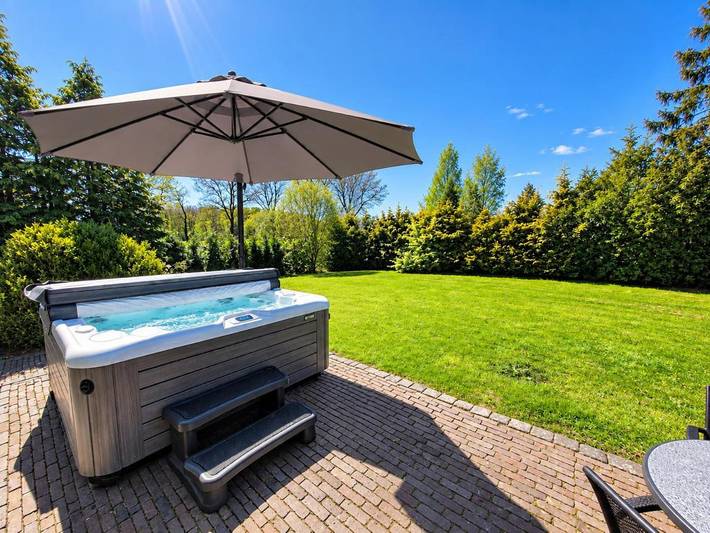 Ferienhaus für 4 Personen, mit Balkon und Whirlpool sowie Terrasse und Garten in Enschede