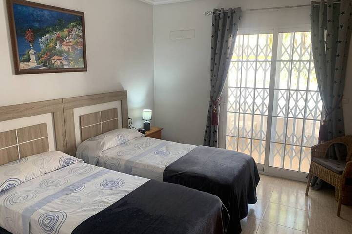 Villa lujosamente equipada con gran piscina. 5 minutos de la hermosa playa de arena fina in Los Narejos, Los Alcázares