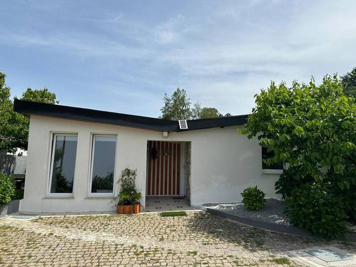 Location de vacances pour 6 personnes, avec terrasse et vue ainsi que piscine et jardin à Paredes