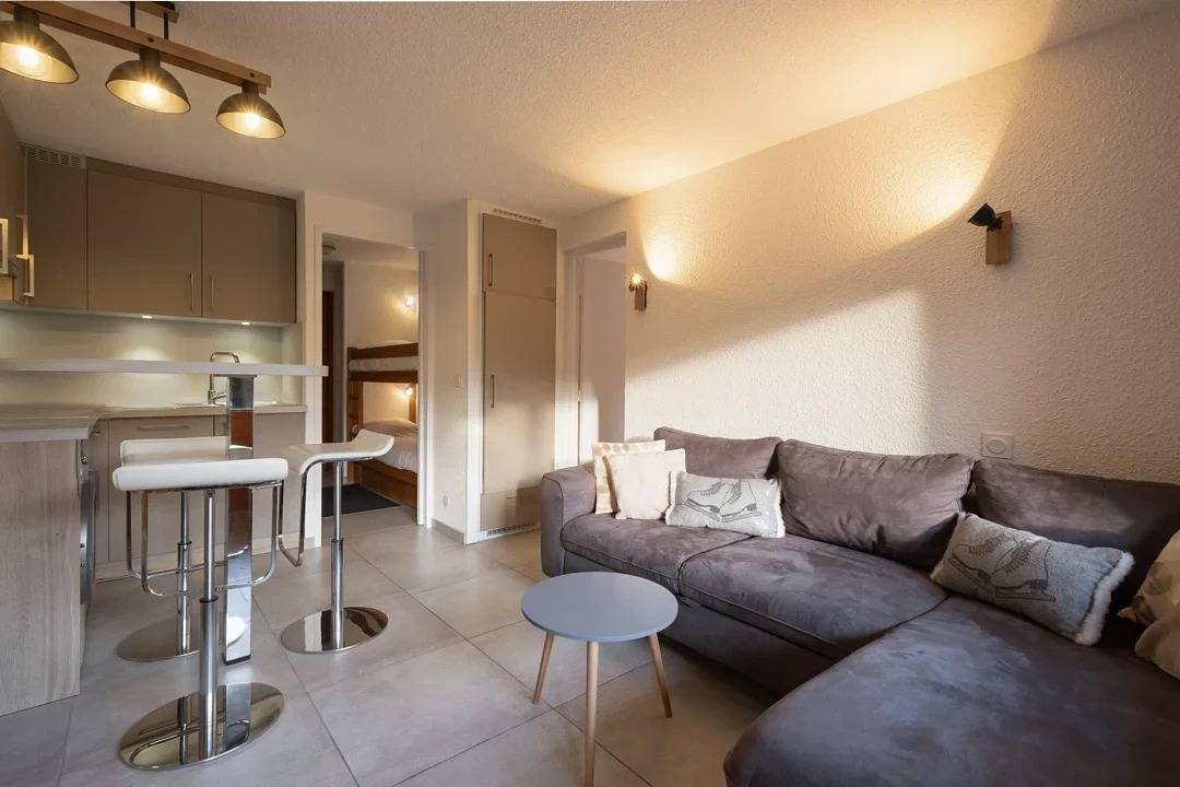 Entire holiday apartment, 2 rooms, 4 guests, slopes and shops proximity, garage in La Clusaz, Annecy region