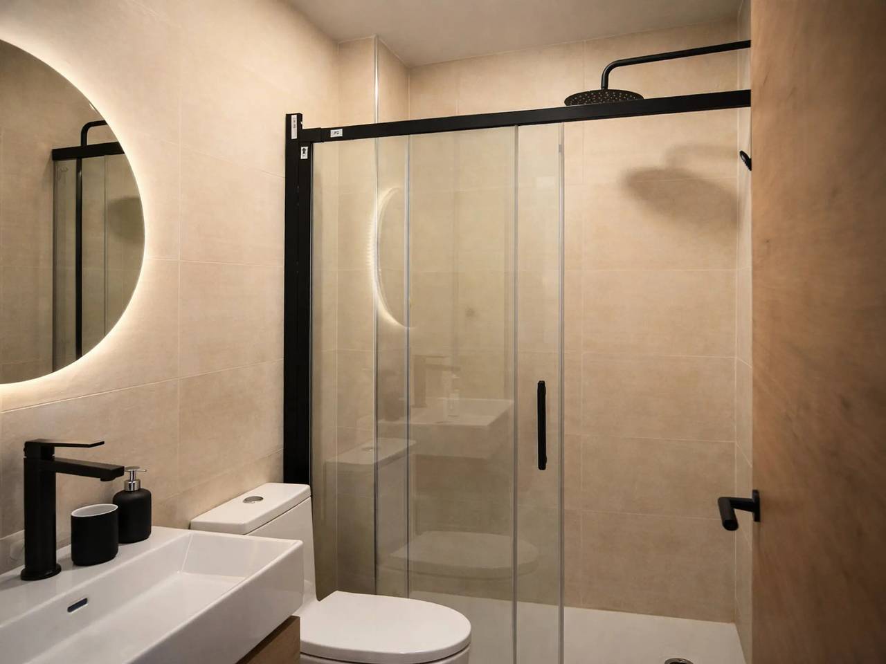Apartamento entero, 3 estancias 5 Personas in Parque de las Avenidas, Madrid