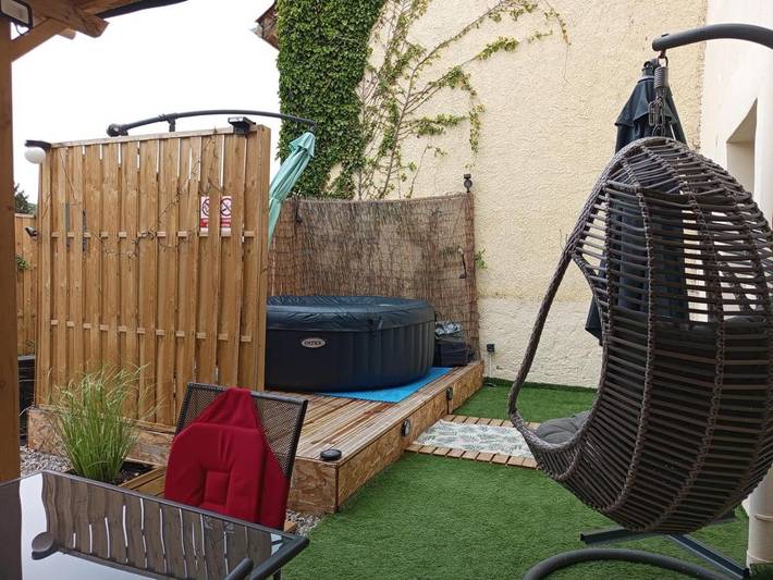 Gîte pour 4 personnes, avec Balcon et Jacuzzi ainsi que Terrasse et Jardin à Cransac - 4