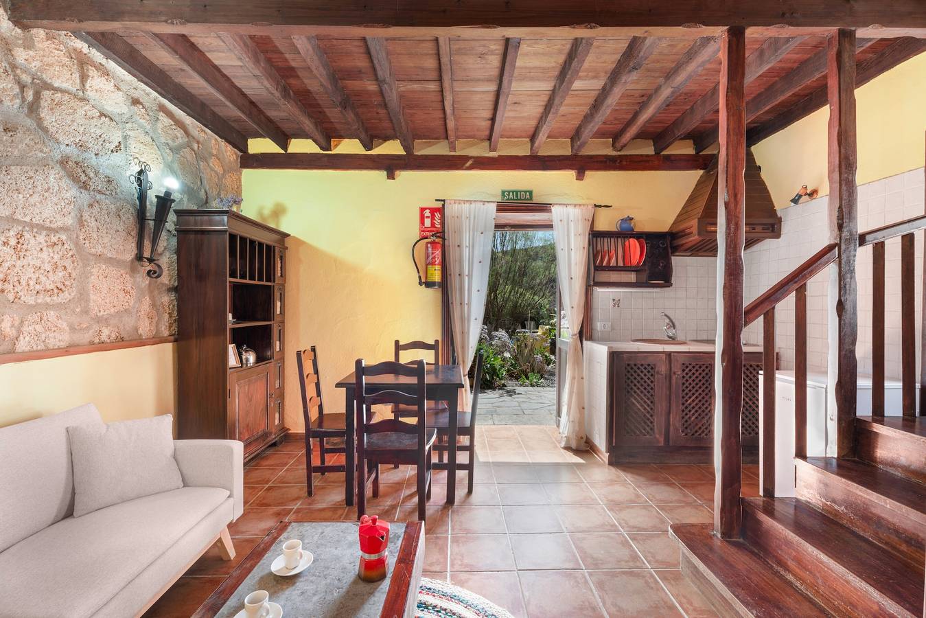 Entire apartment, Vacation Apartment 'Tosca' with Sea View, Shared Pool and Wi-Fi in Granadilla de Abona, South Tenerife