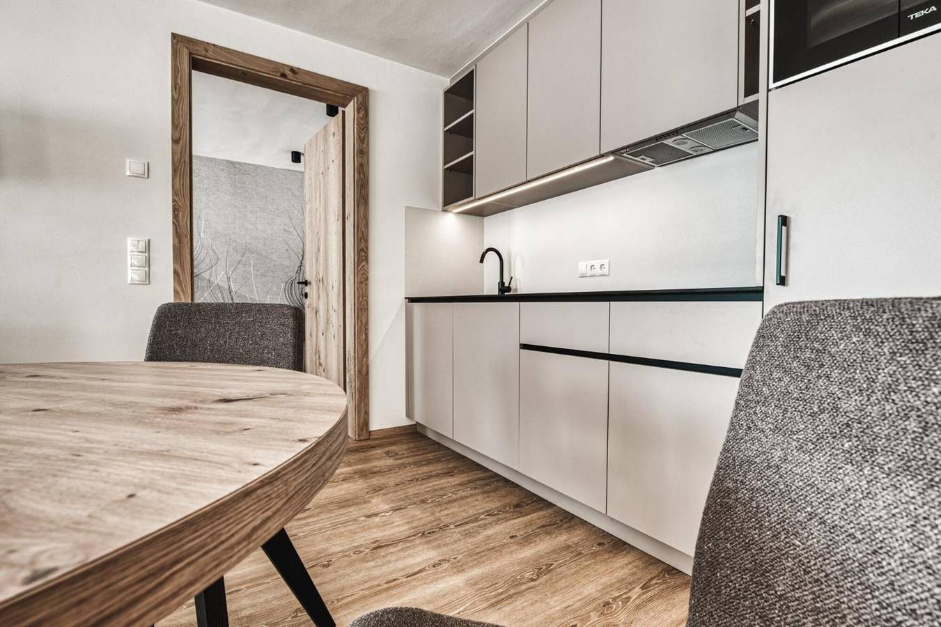 Ganze Wohnung, Residence Froy Wohnung 5 – Seeblick, Whirlpool & Frühstück inklusive in Reschensee, Graun
