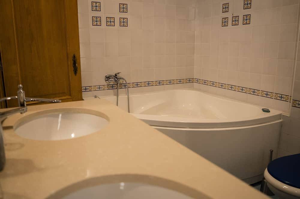 Create unforgettable family memories during a memorable stay in Pedraça, Distrito de Braga