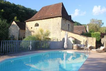 Cottage pour 4 personnes, avec jardin et piscine à Valojoulx