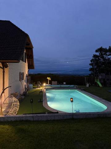 Cottage pour 10 personnes, avec piscine ainsi que jardin et vue à Collonges