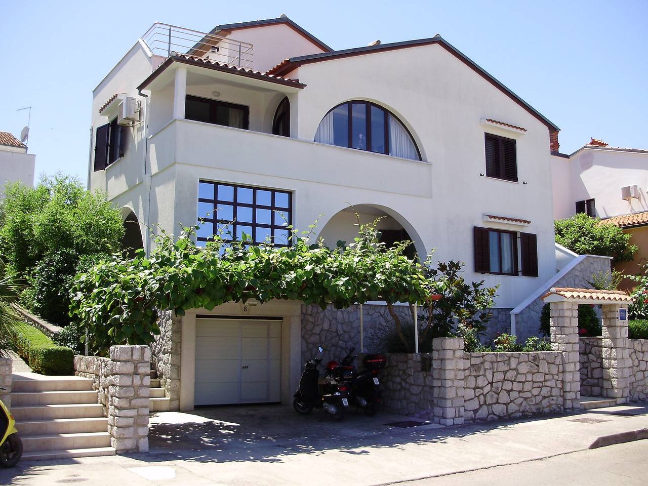 Ganze Wohnung, 2-Zimmer-Ferienwohnung mit Terrasse Mali Losinj, Losinj A-8024-a in Mali Lošinj, Lošinj