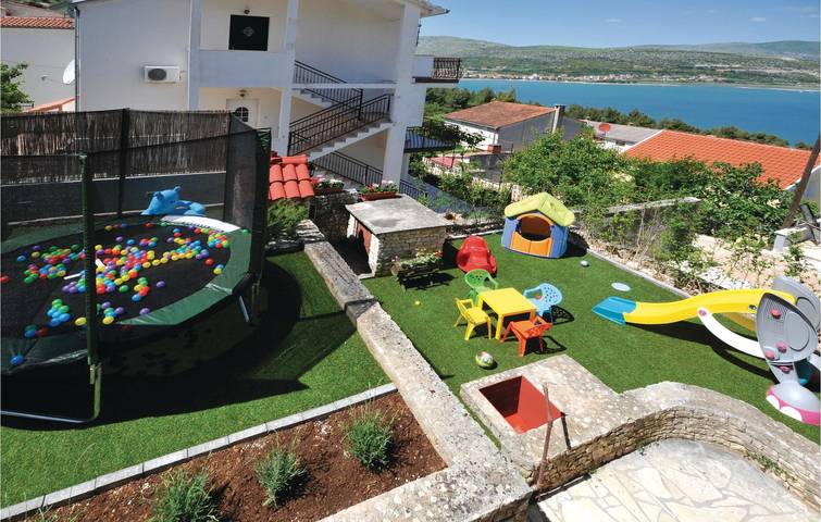 Ferienhaus für 10 Personen, mit Whirlpool und Terrasse sowie Sauna in Trogir - 4