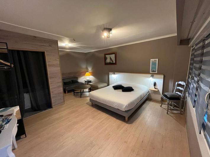 Hôtel pour 2 personnes, avec terrasse et jacuzzi à Theix - 3