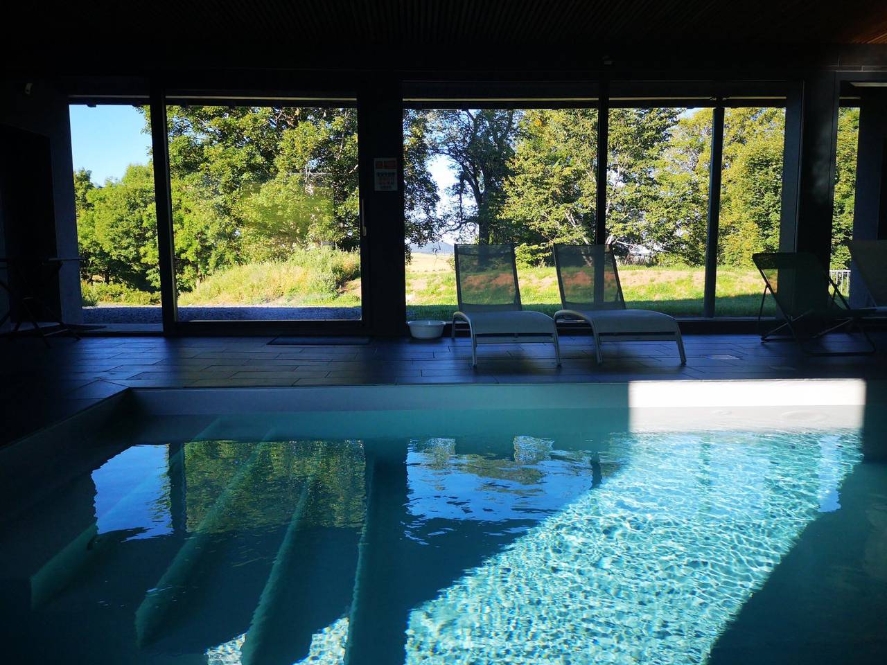 Gîte La Mandra avec piscine intérieure et spa in Saint-Front, Mézenc