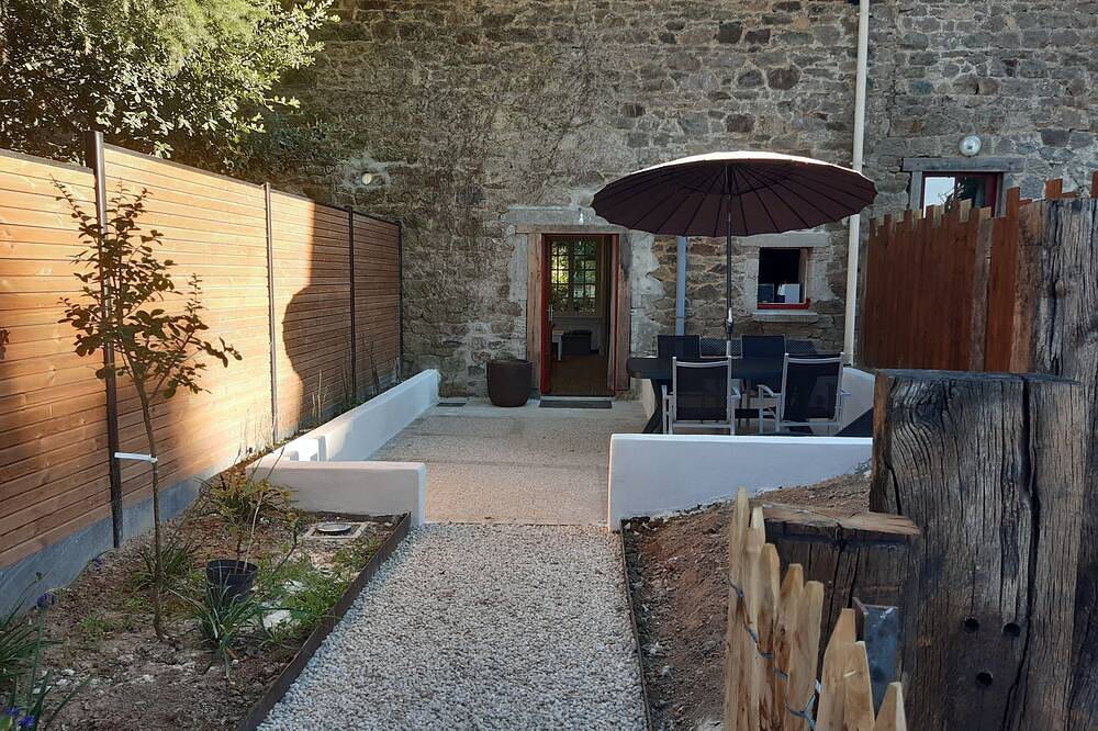Appartement entier, Studio avec terrasse axe Rennes Saint Malo in La Baussaine, Région de Saint-Malo